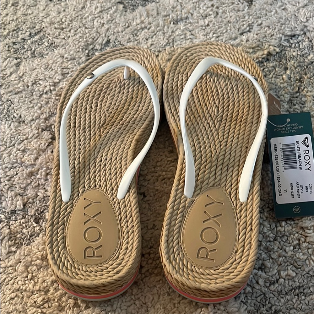 Roxy Women's Tan and White Flip Flops